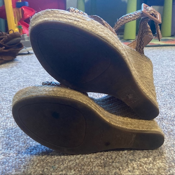 Weaved, straw like color, wedges. - Picture 5 of 6